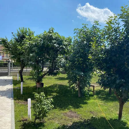 Casa Con Giardino 2 *