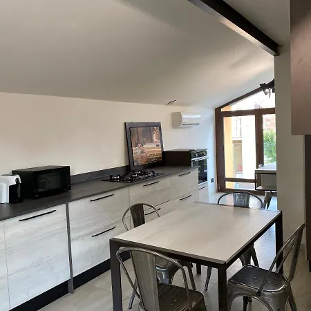 Casa Con Giardino 2 *